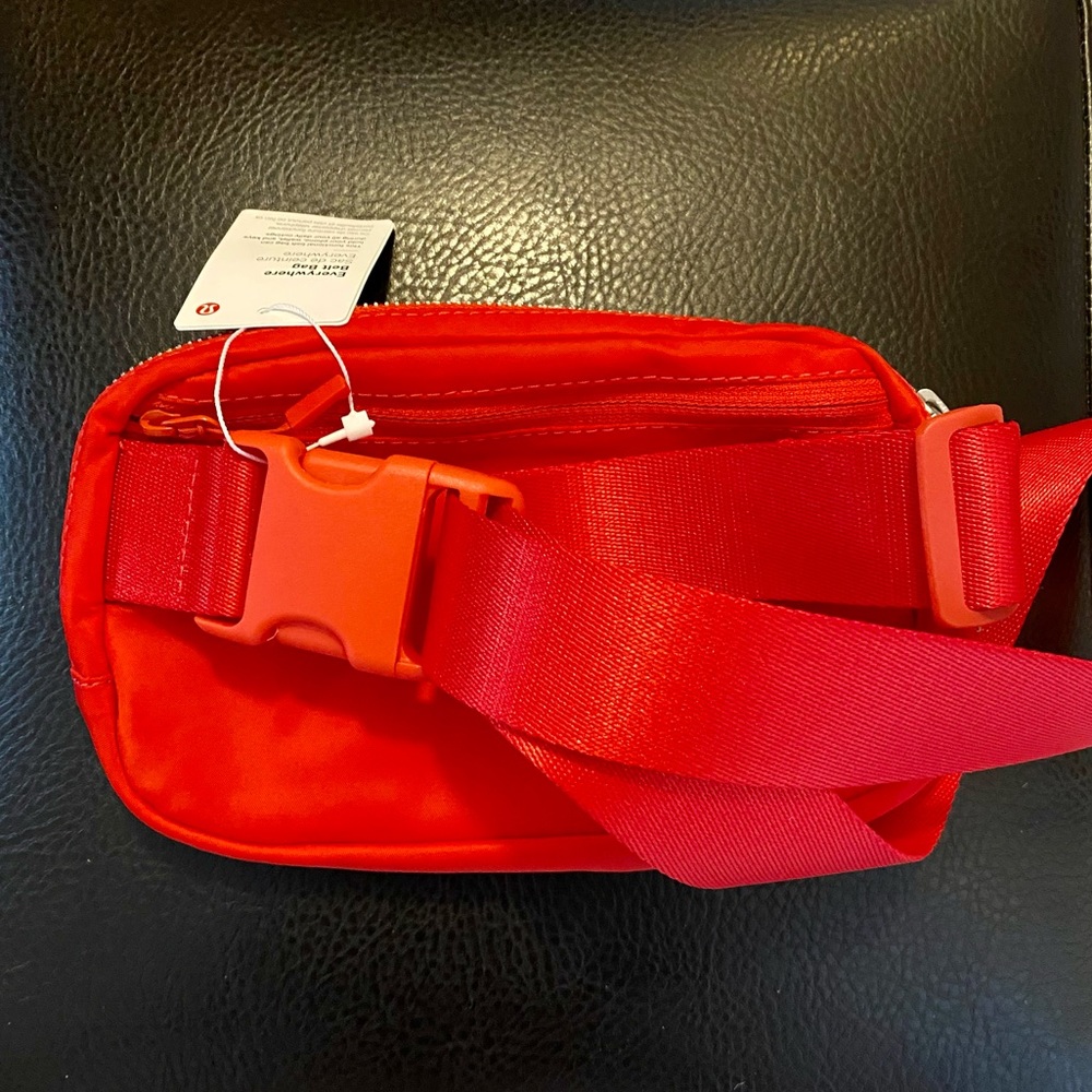 ‼️ NWT Lululemon Everywhere Belt Bag * Love Red New with Tags - Picture 9 of 9